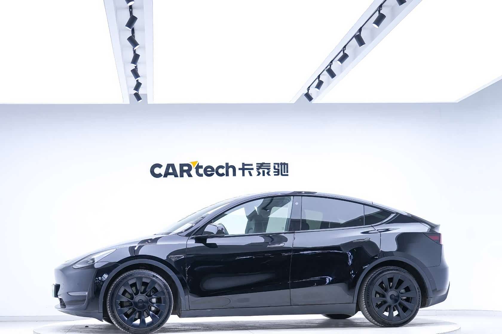 Tesla Model Y, 2022 2