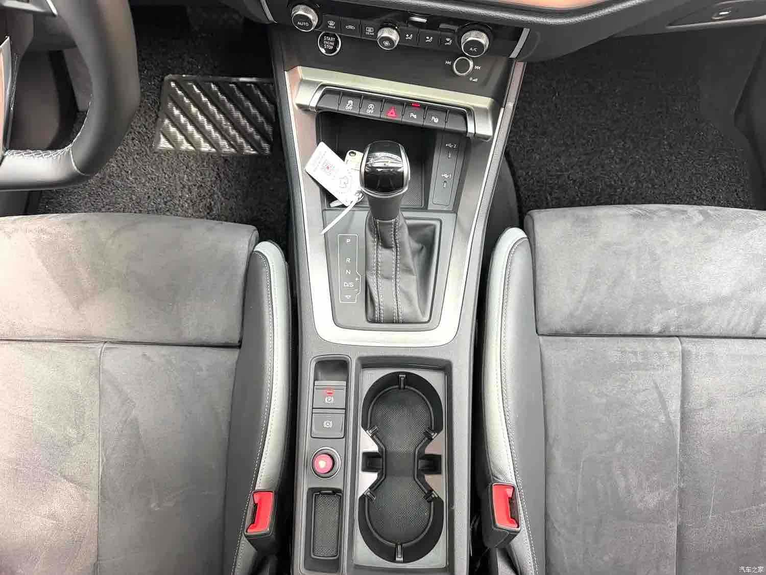 Audi Q3, 2022 10