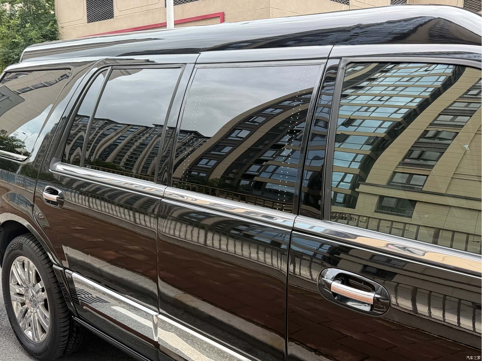 Lincoln Navigator, 2010 8
