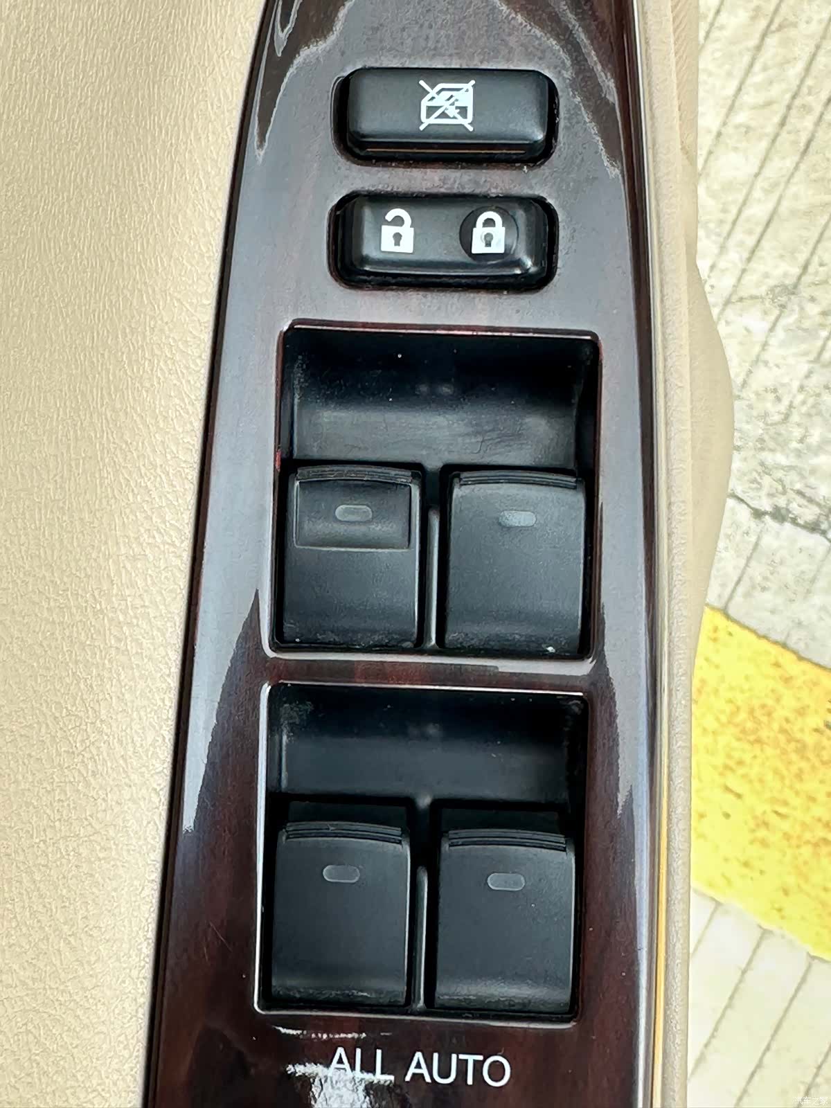 Toyota 2.5S, 2012 18