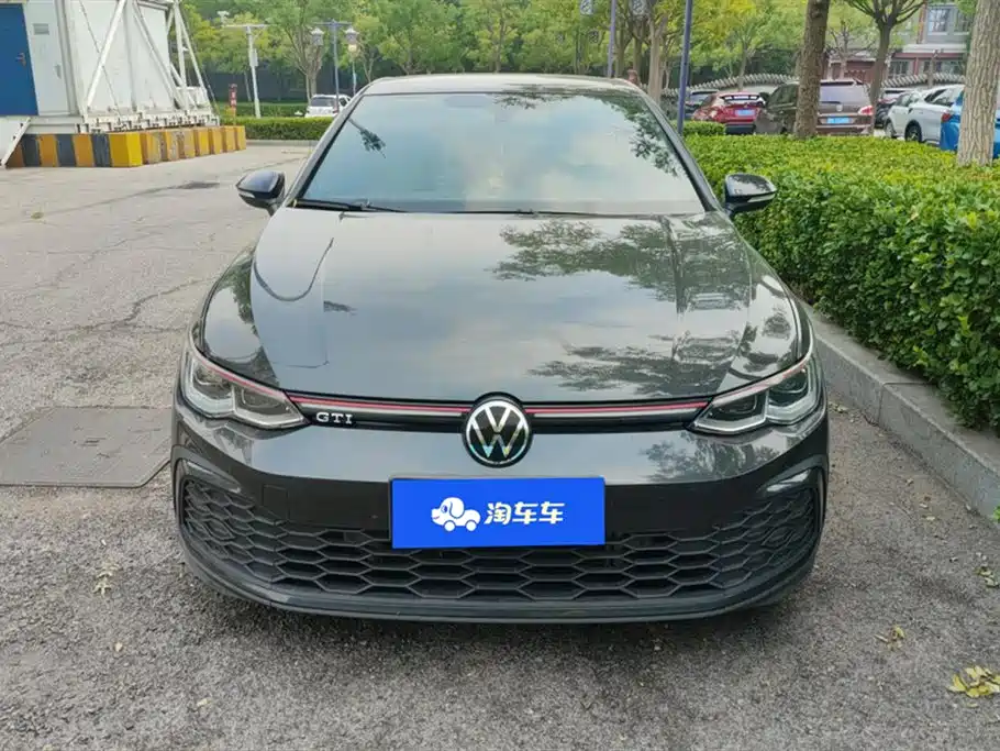 Volkswagen Golf GTI