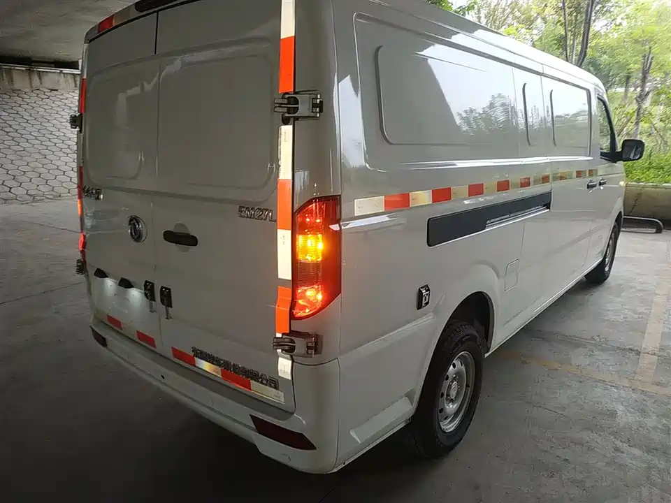 Dongfeng Yufeng EM27