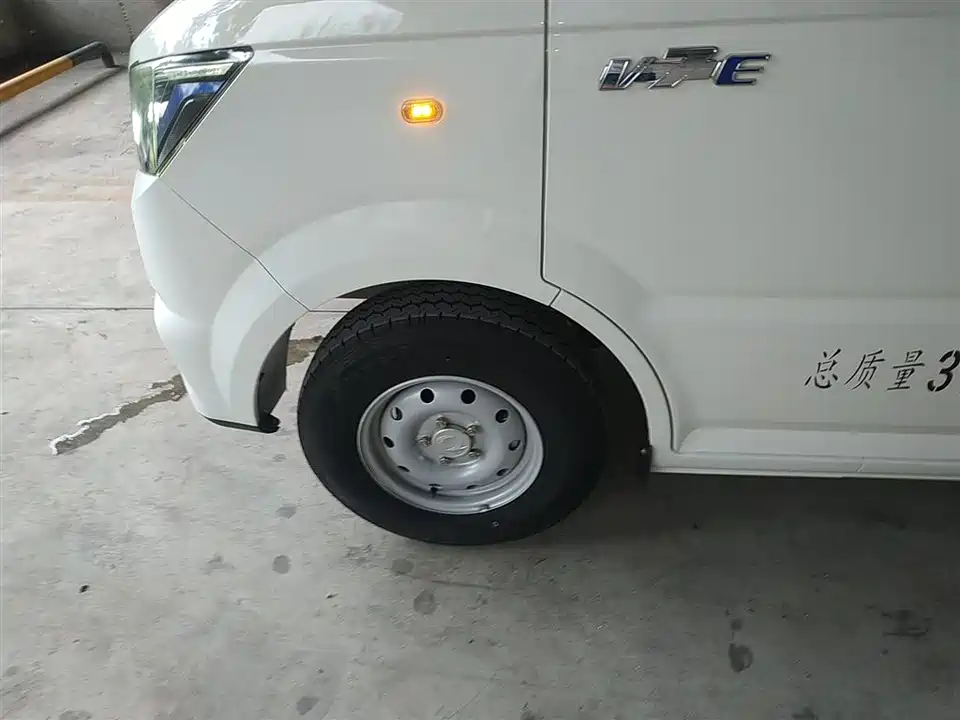 Dongfeng Yufeng EM27