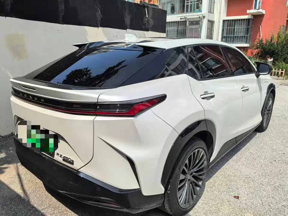 Lexus RZ