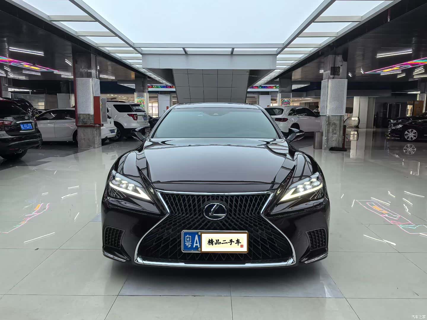 Lexus LS, 2023 1