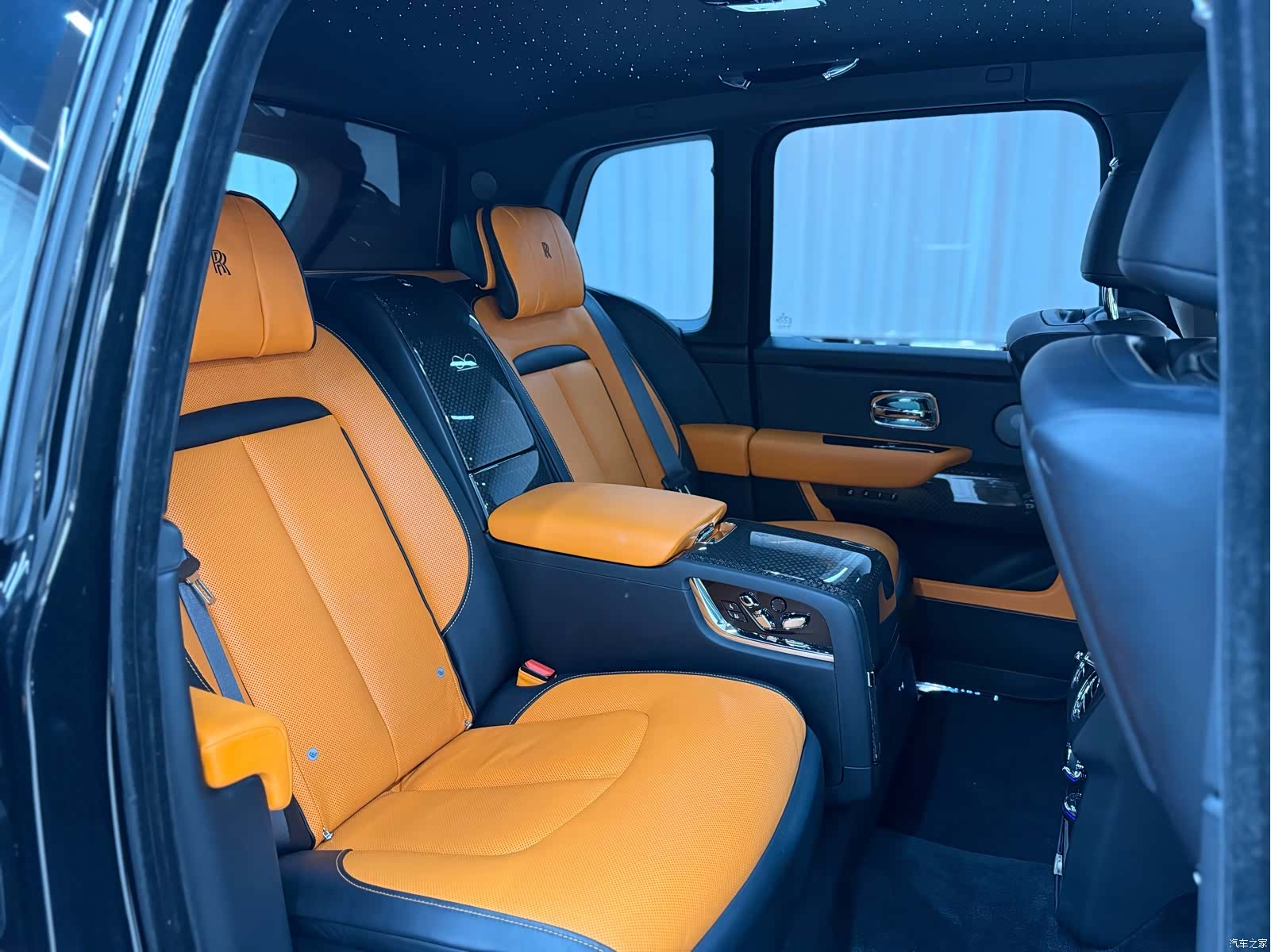Rolls-Royce Cullinan, 2023 15