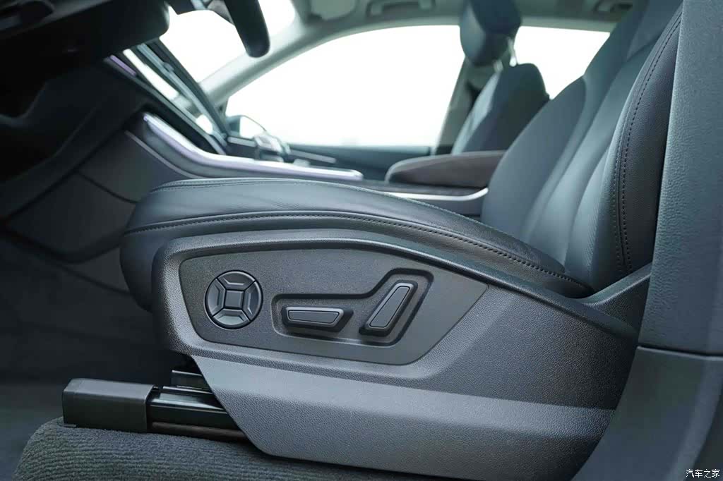 Audi Q8, 2023 13