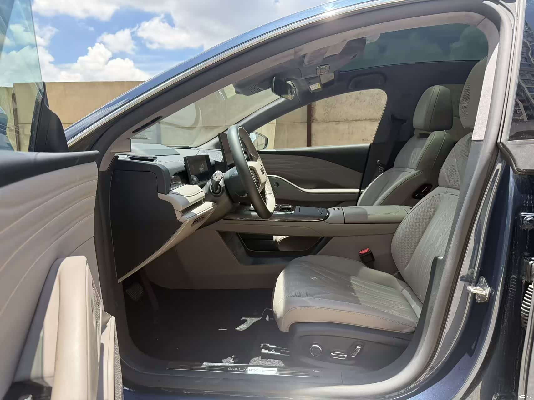 Geely 8, 2025 8