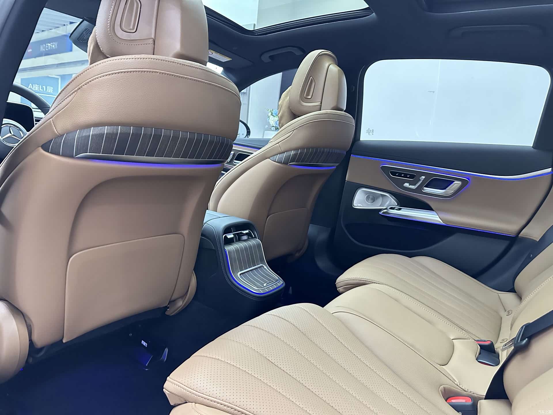 Mercedes-Benz E-Class, 2024 14