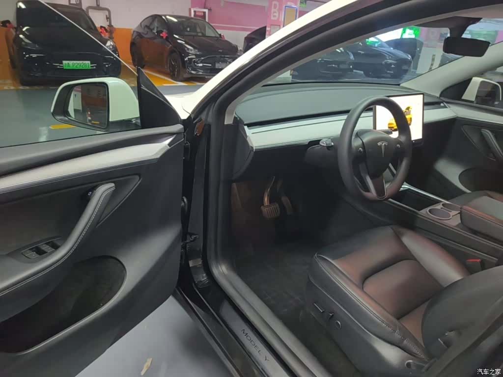 Tesla Model Y, 2023 16