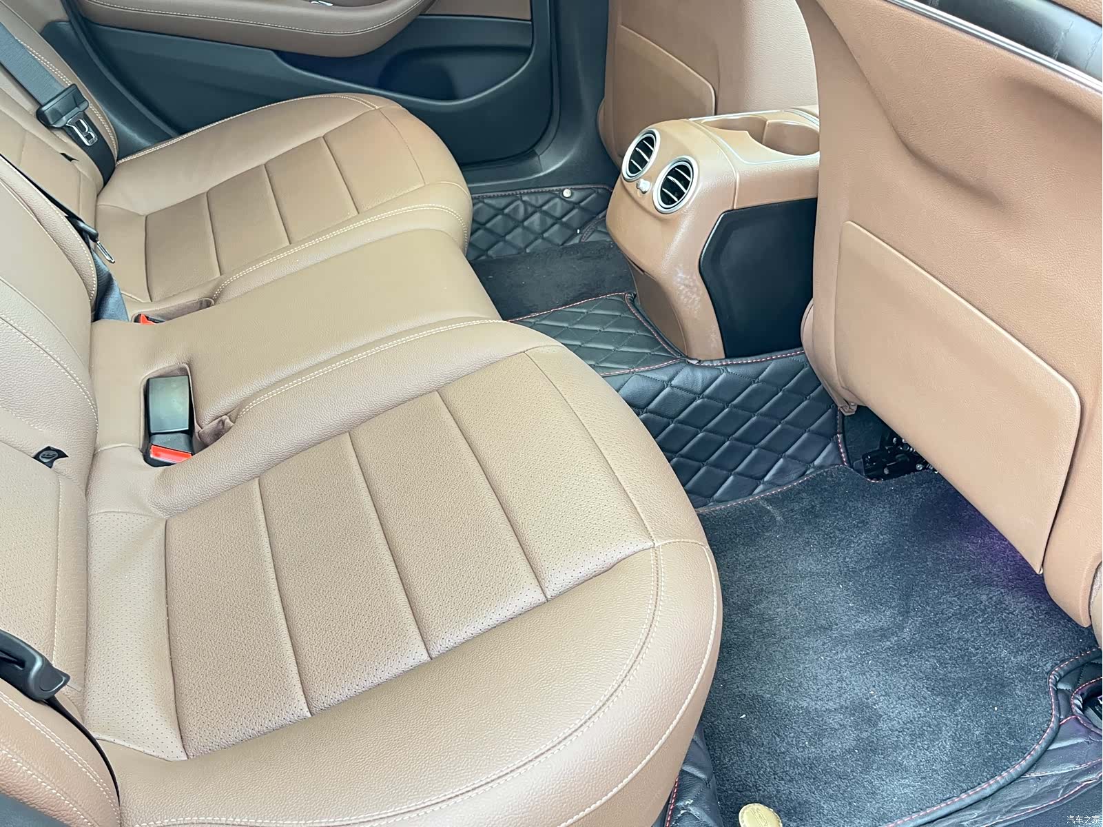 Mercedes-Benz E-Class, 2020 14