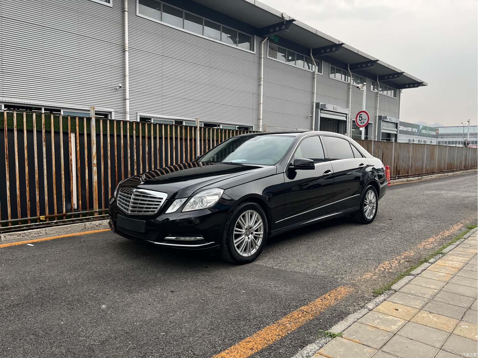 Mercedes-Benz E-Class, 2012 1