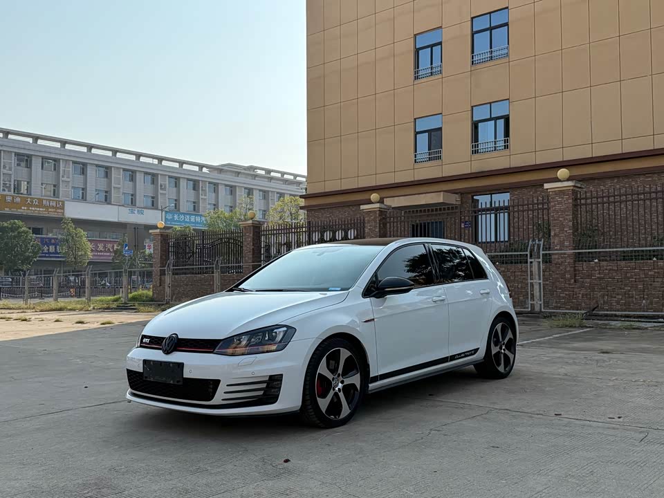 Volkswagen Golf GTI