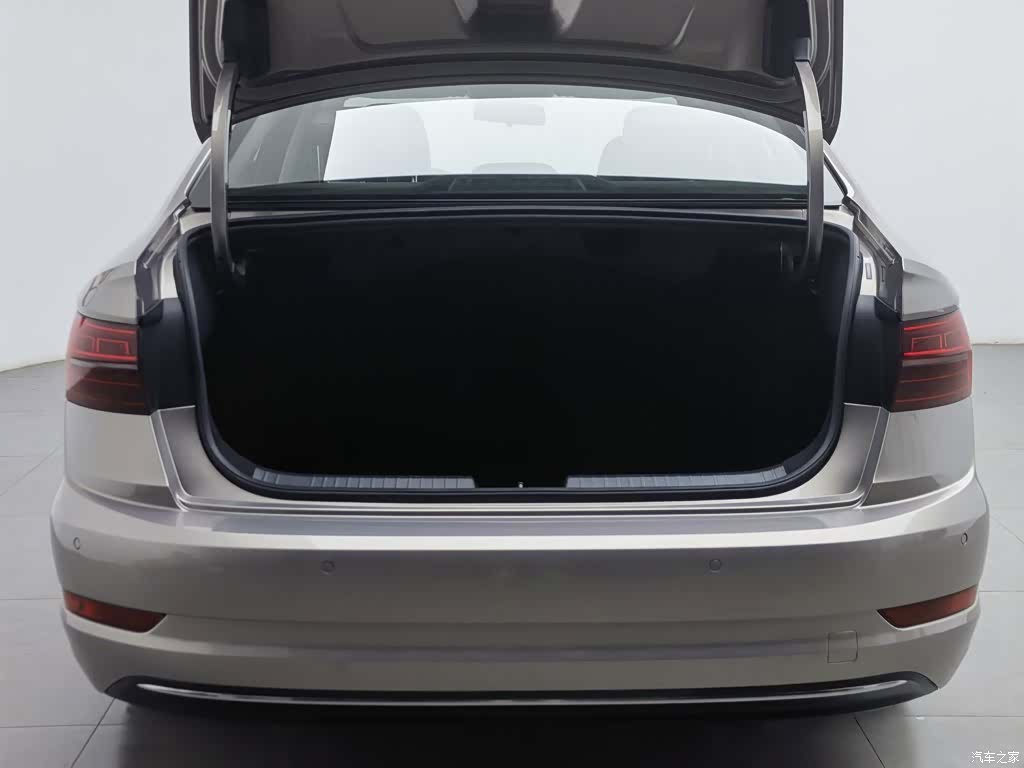 Volkswagen Sagitar, 2019 16