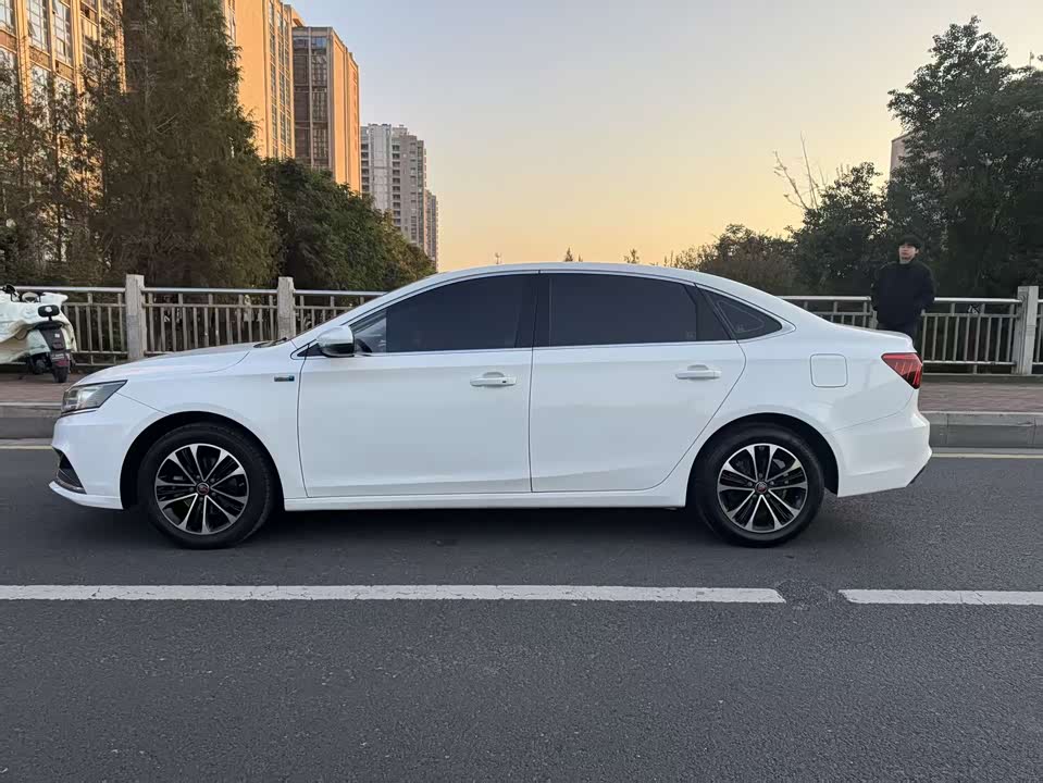Roewe i6
