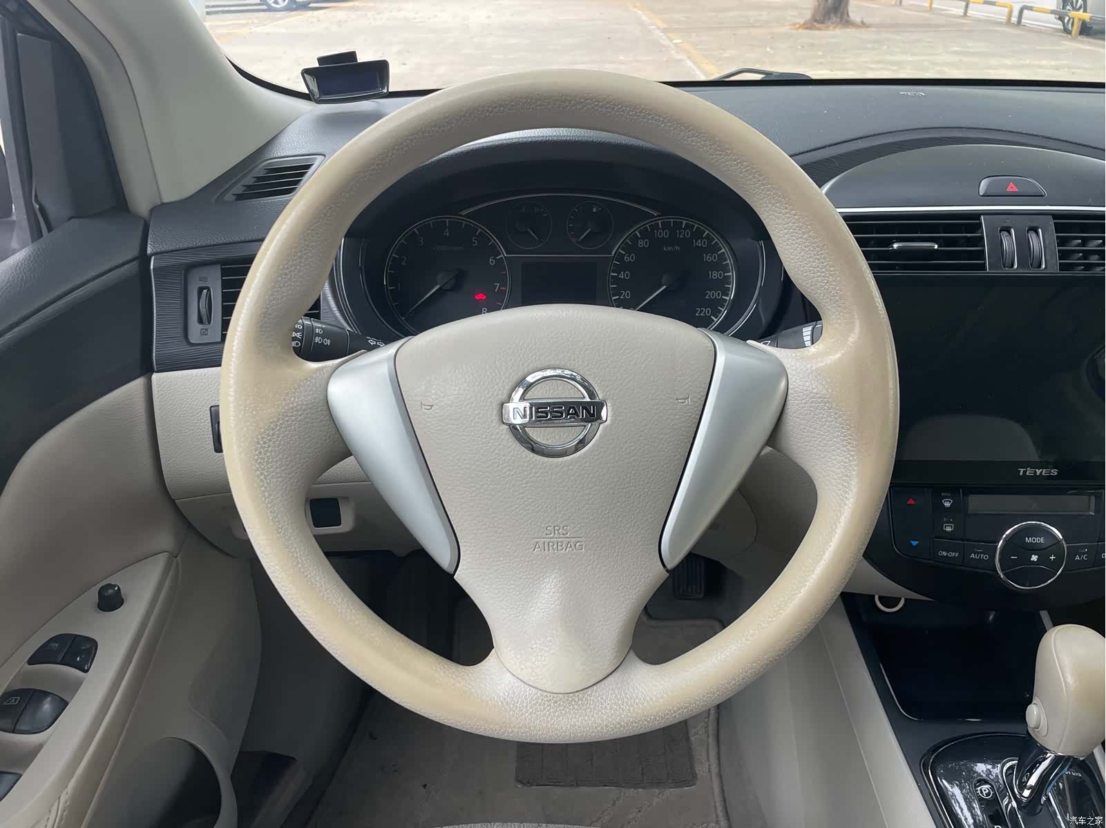 Nissan Tiida, 2012 7