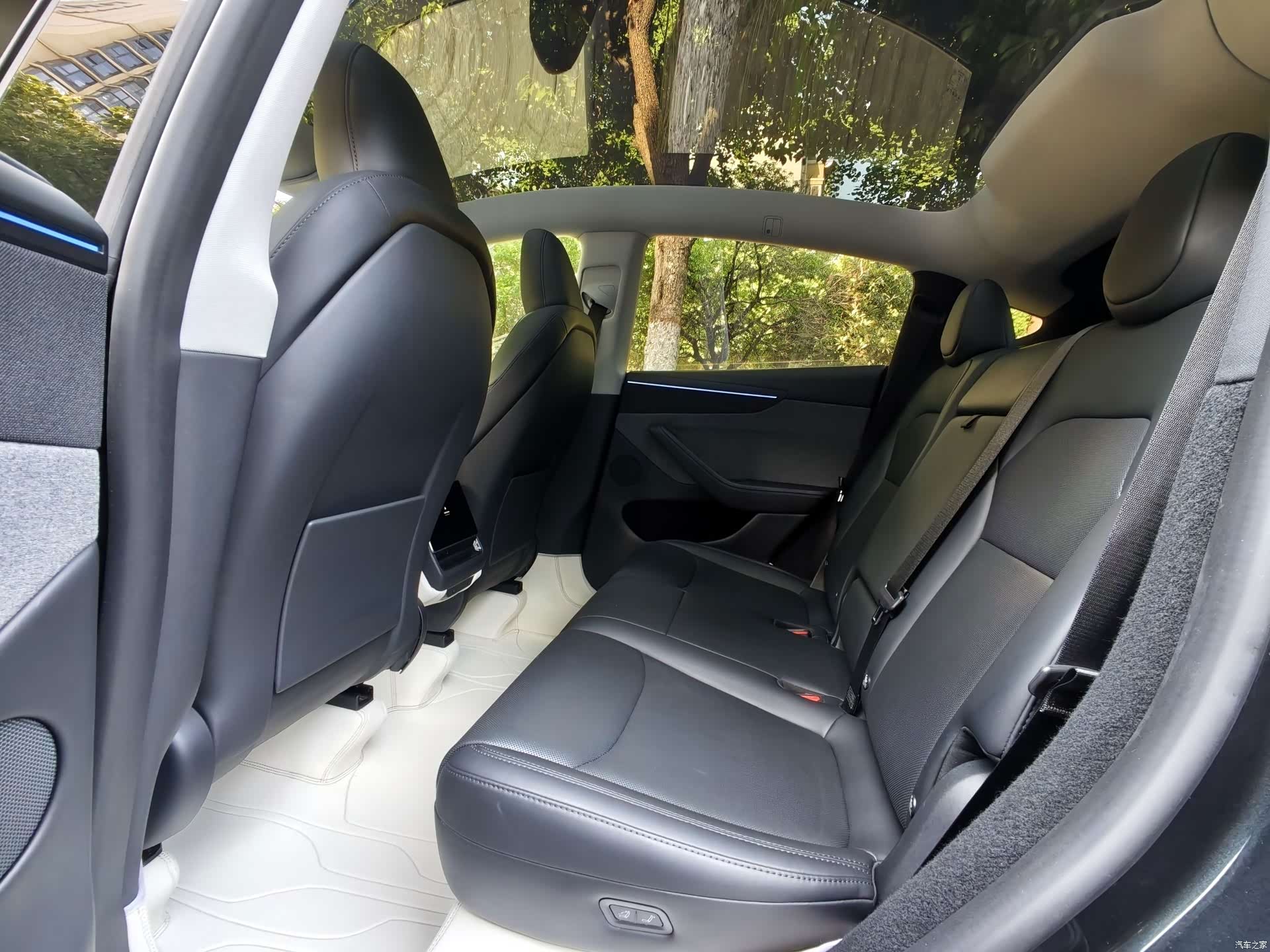 Tesla Model Y, 2025 6
