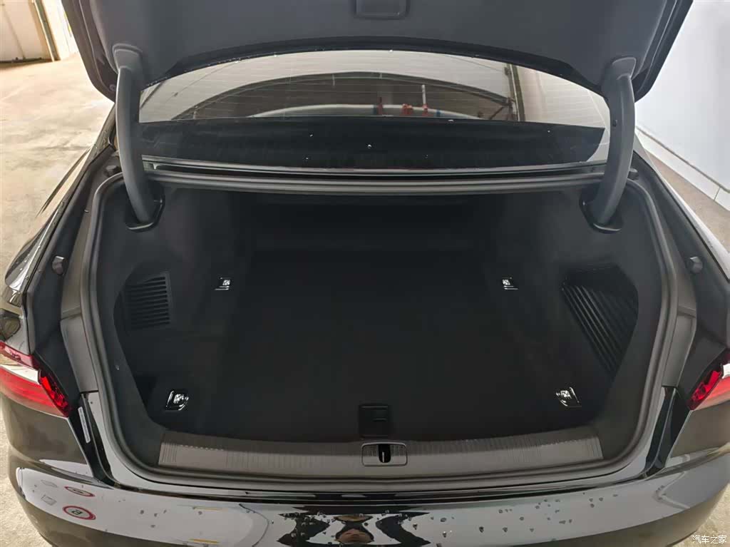 Audi A8L, 2023 10