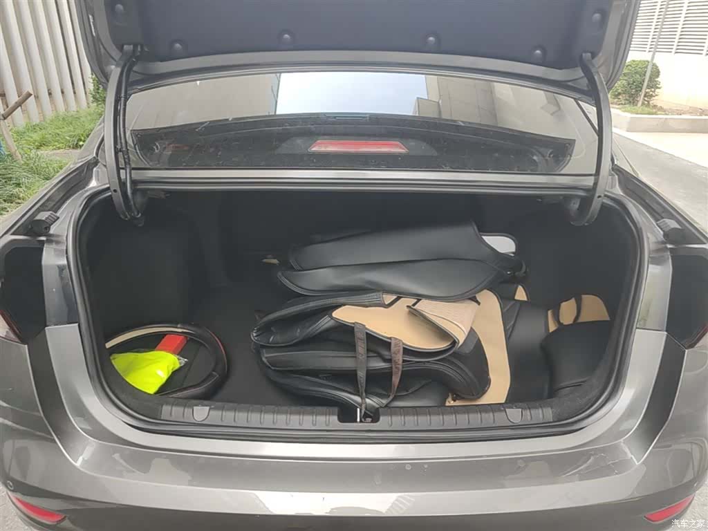 Geely Emgrand, 2024 19
