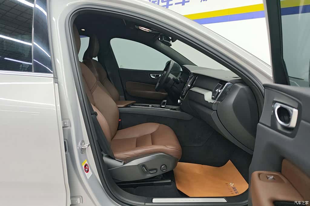 Volvo XC60, 2023 8