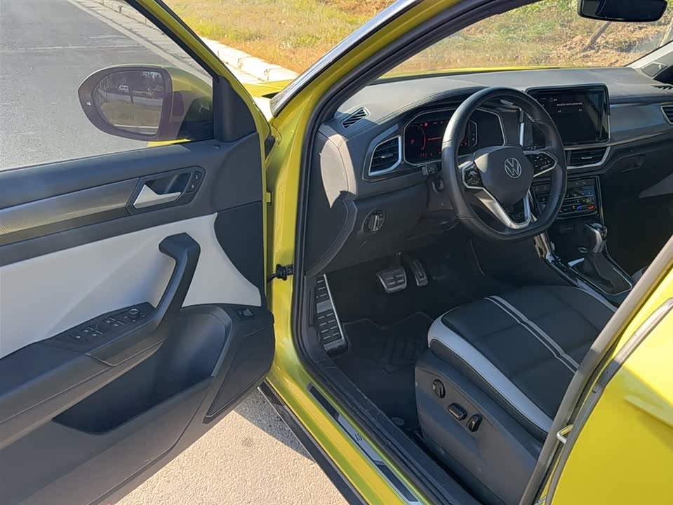 Volkswagen T-ROC exploring Songs