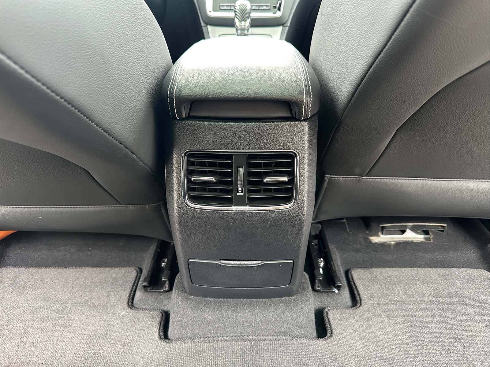 Roewe RX5, 2020 15