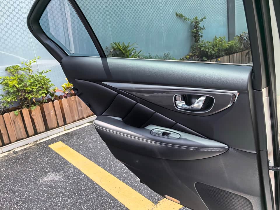 Infiniti Q50L Infiniti Q50L