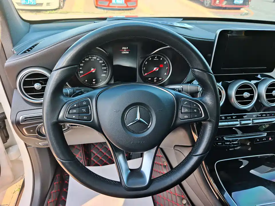 Mercedes-Benz GLC Mercedes-Benz GLC