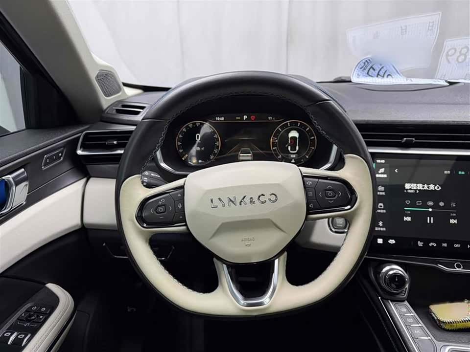 Lynk & Co 01