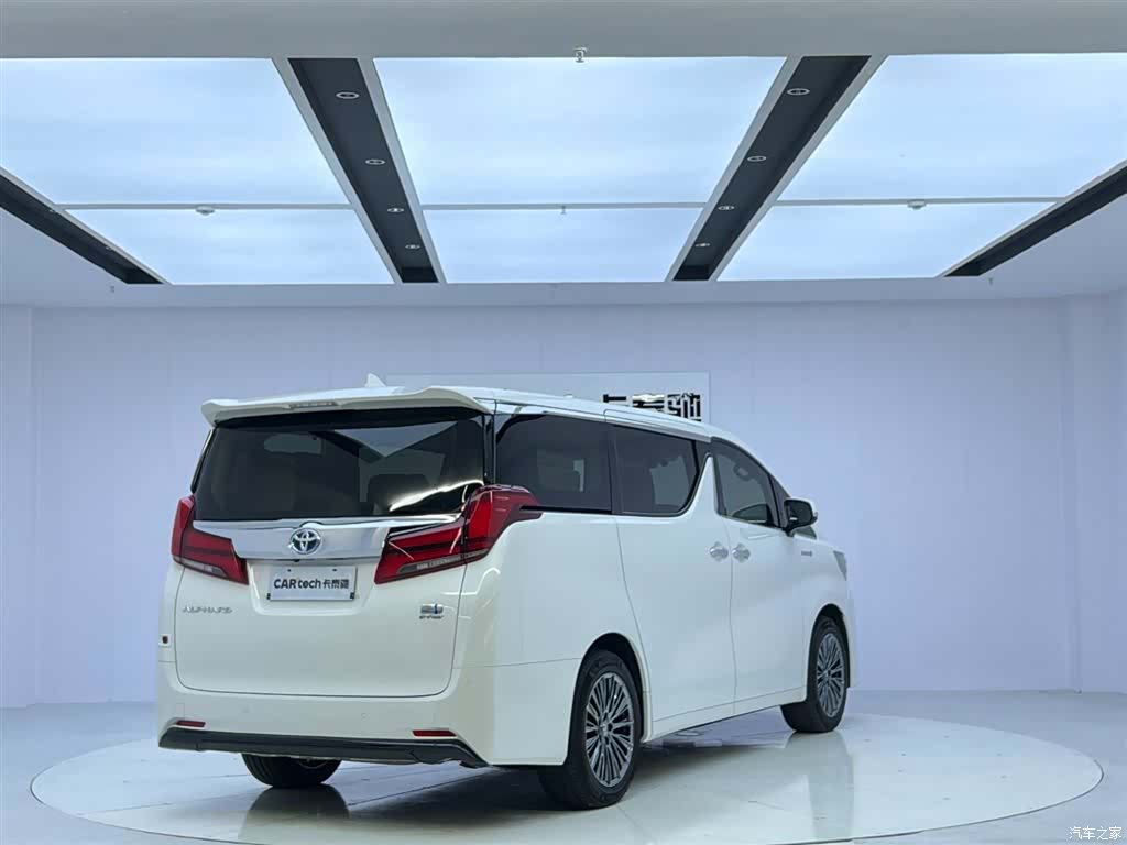 Toyota Alphard, 2022 все фото