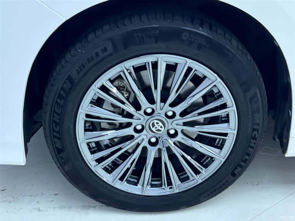 Toyota Alphard, 2022 12