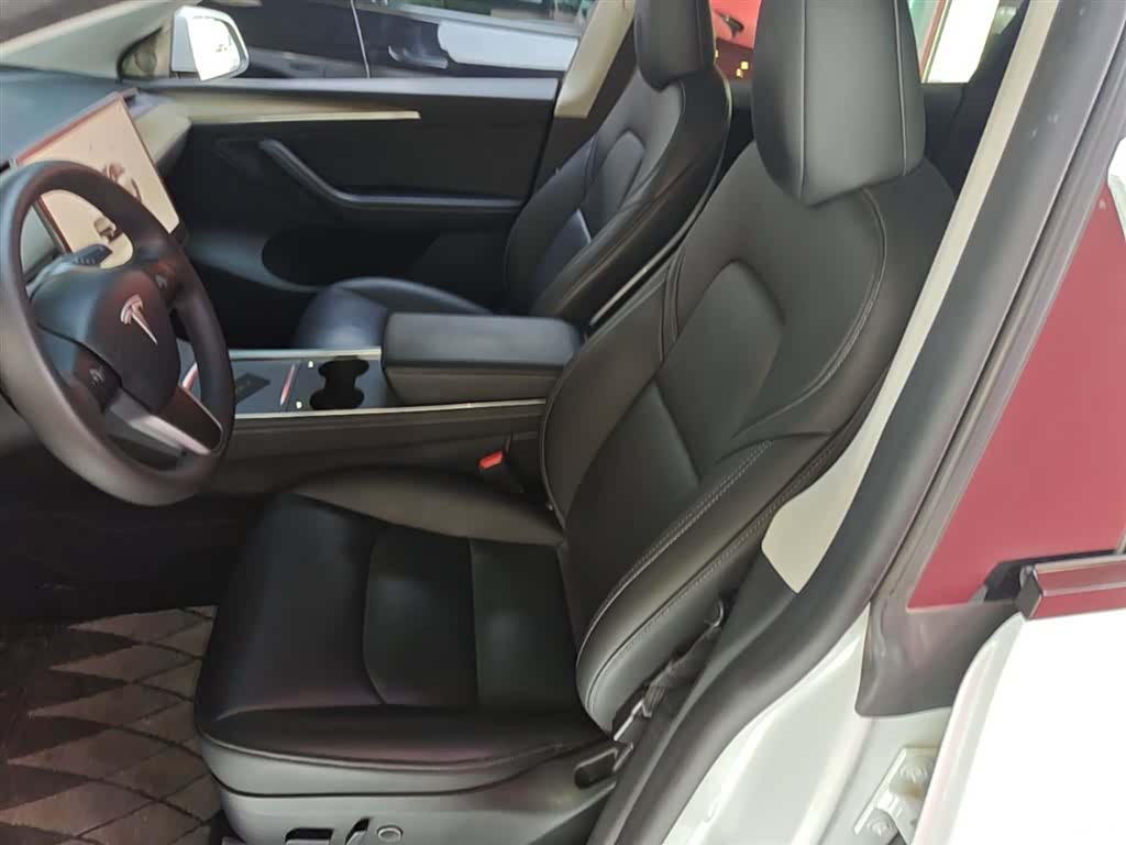 Tesla Model Y, 2023 15