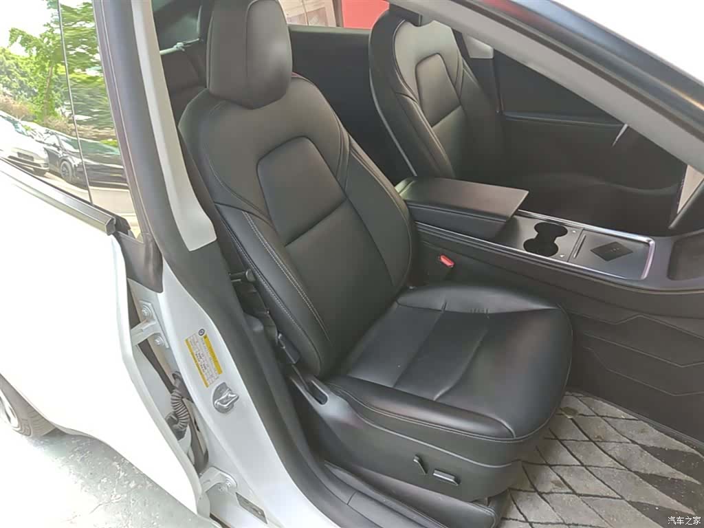 Tesla Model Y, 2023 25