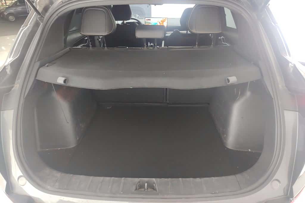 Geely Coolray, 2025 4