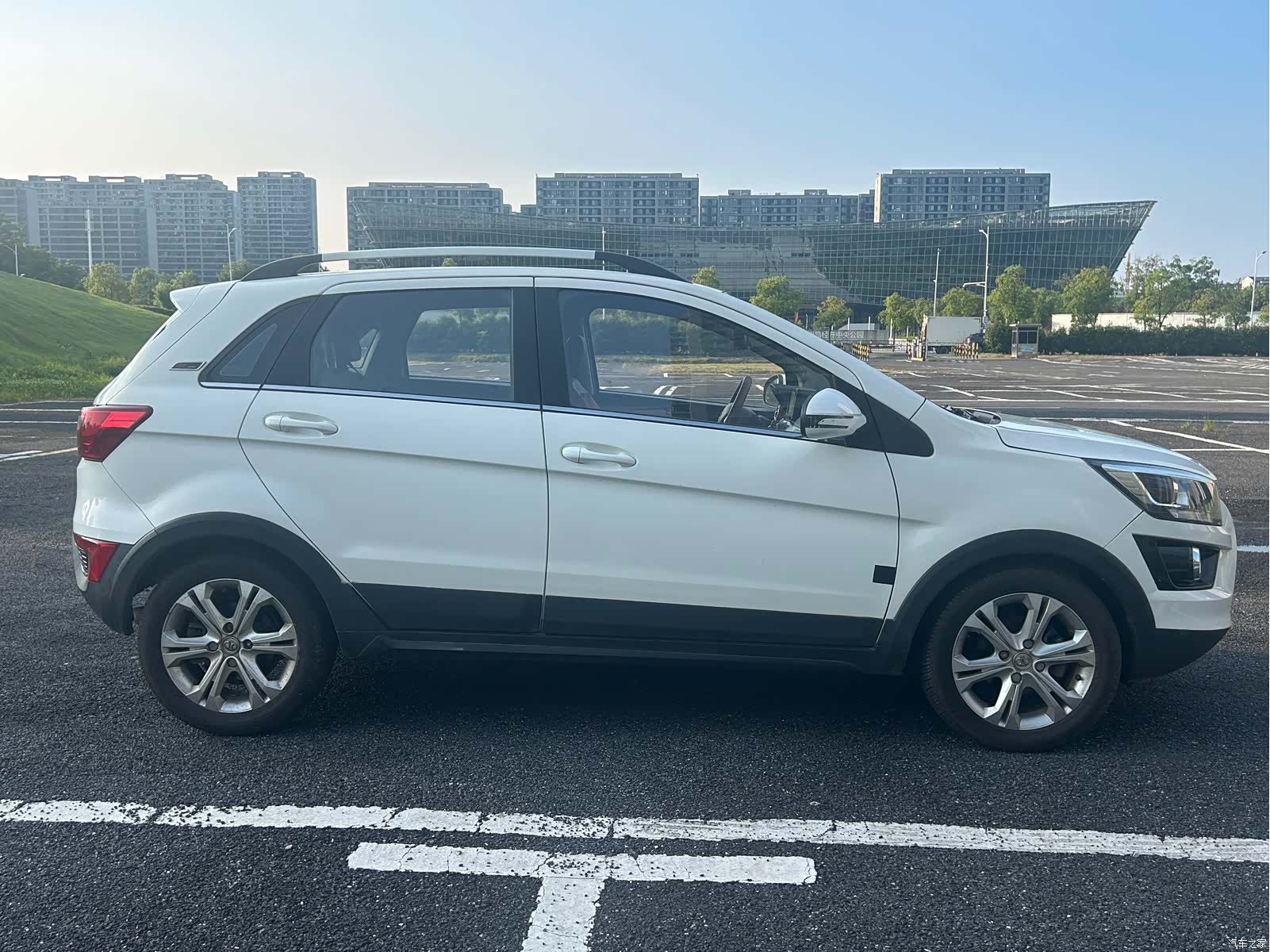 BAIC X25, 2016 7