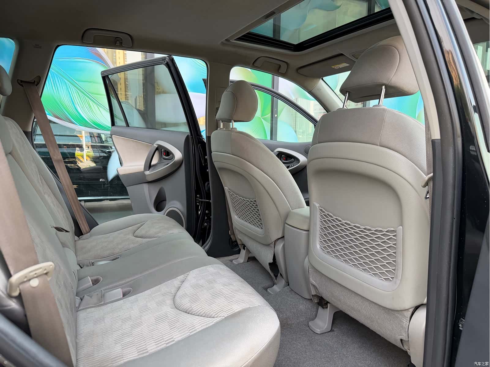 Toyota RAV4, 2010 10