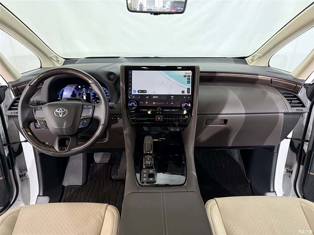 Toyota Alphard, 2024 7