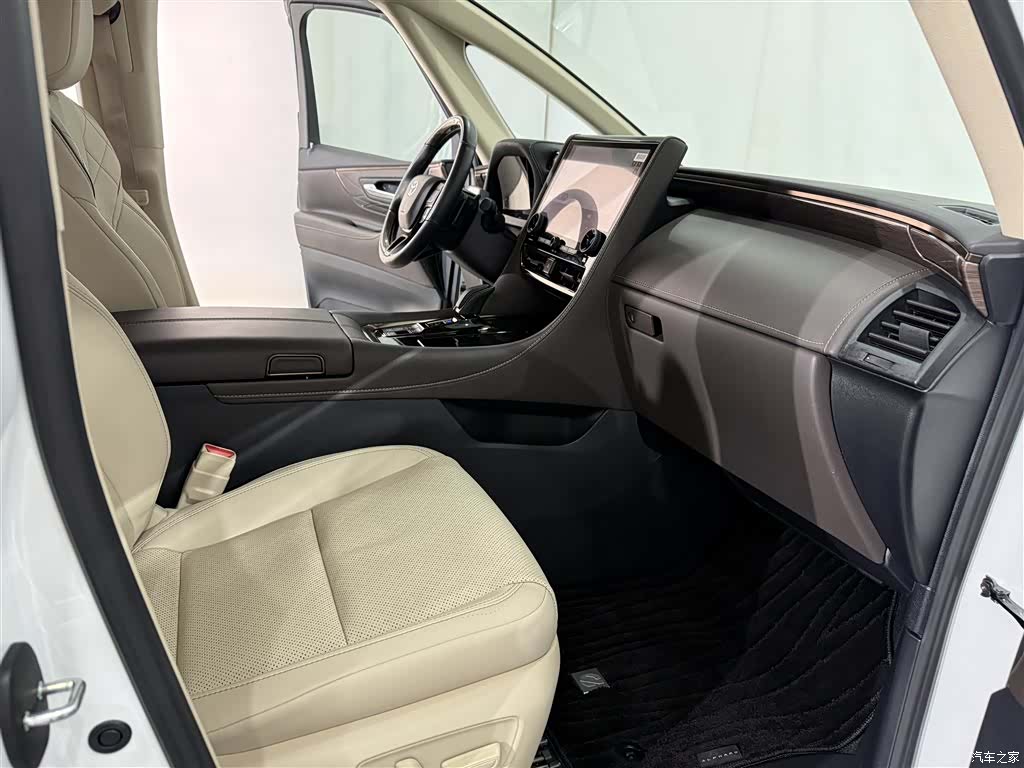 Toyota Alphard, 2024 все фото