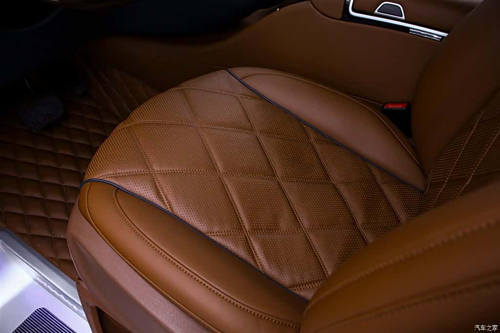 Mercedes-Benz V-Class, 2023 13