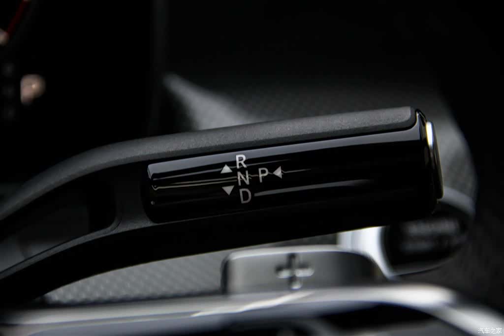 Mercedes-Benz C-Class, 2025 21