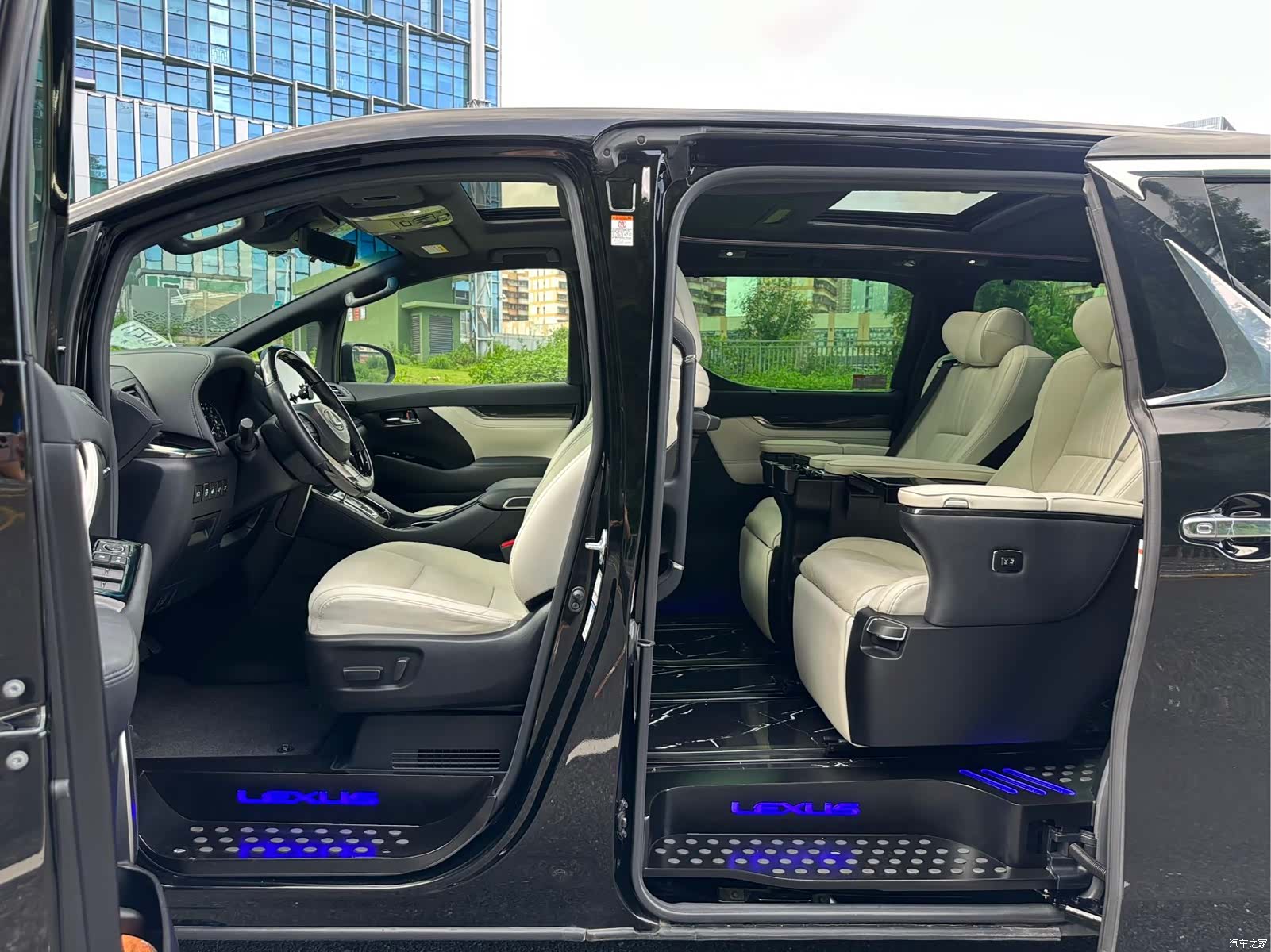 Lexus LM, 2021 13