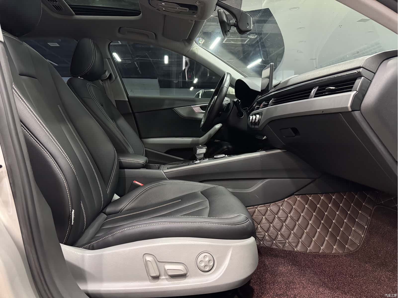 Audi A4L, 2017 12