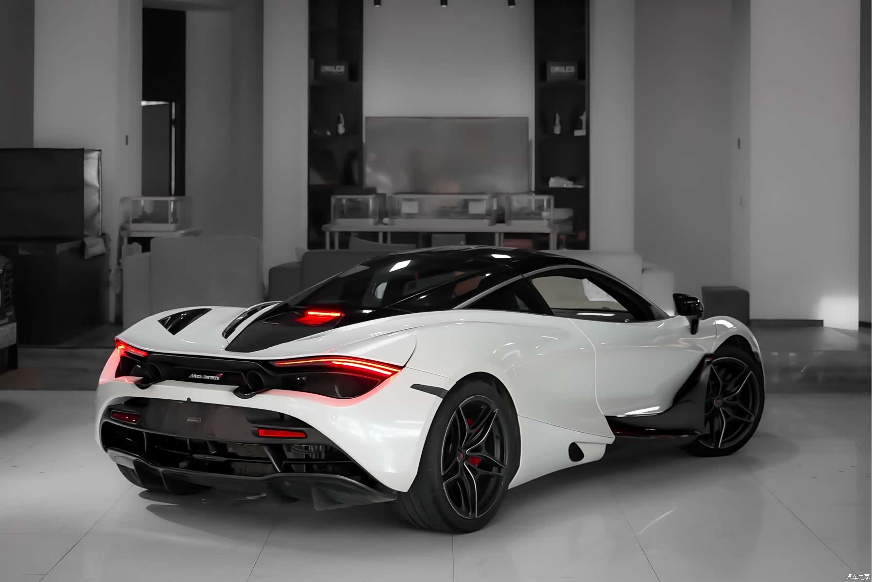 McLaren 720S, 2019 6