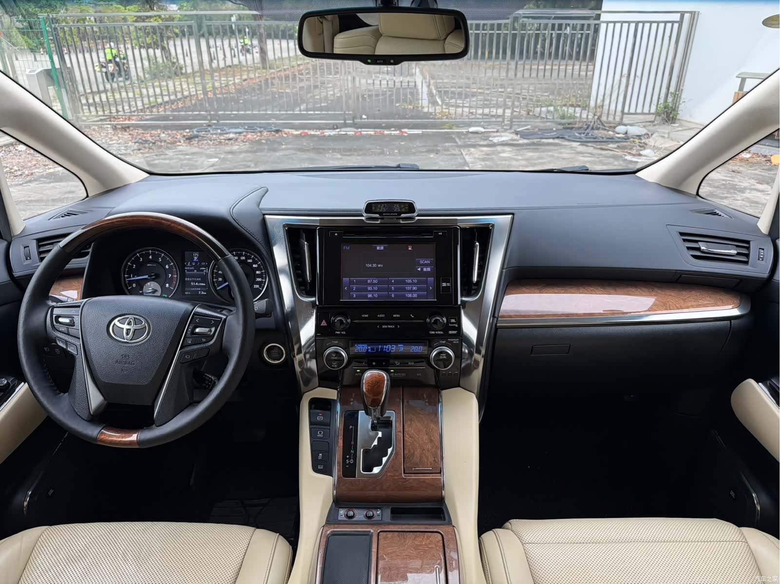 Toyota Alphard, 2018 4