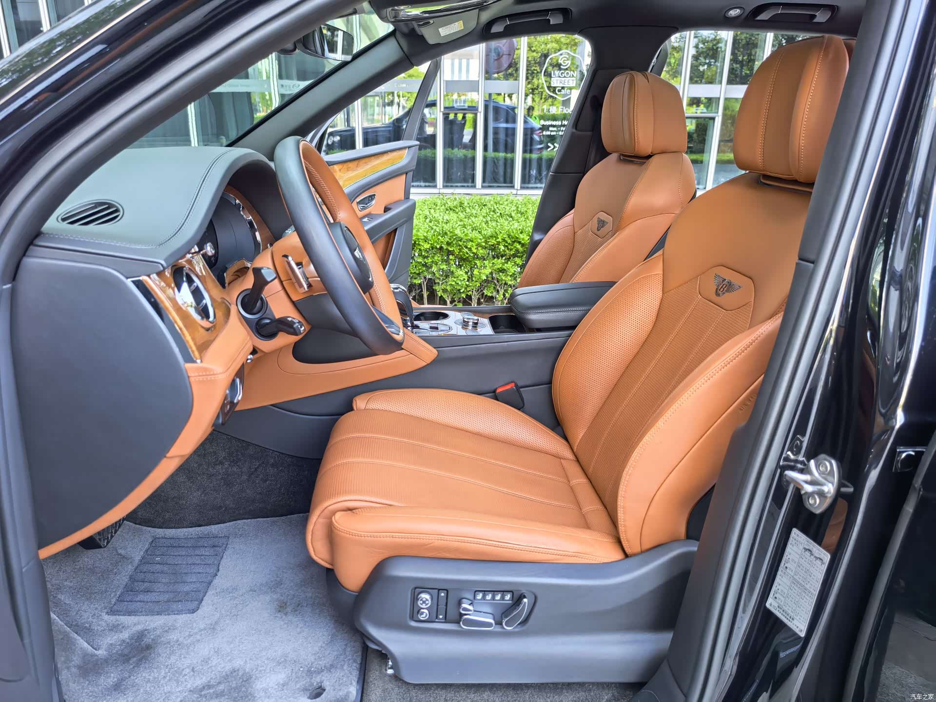 Bentley Bentayga, 2021 13