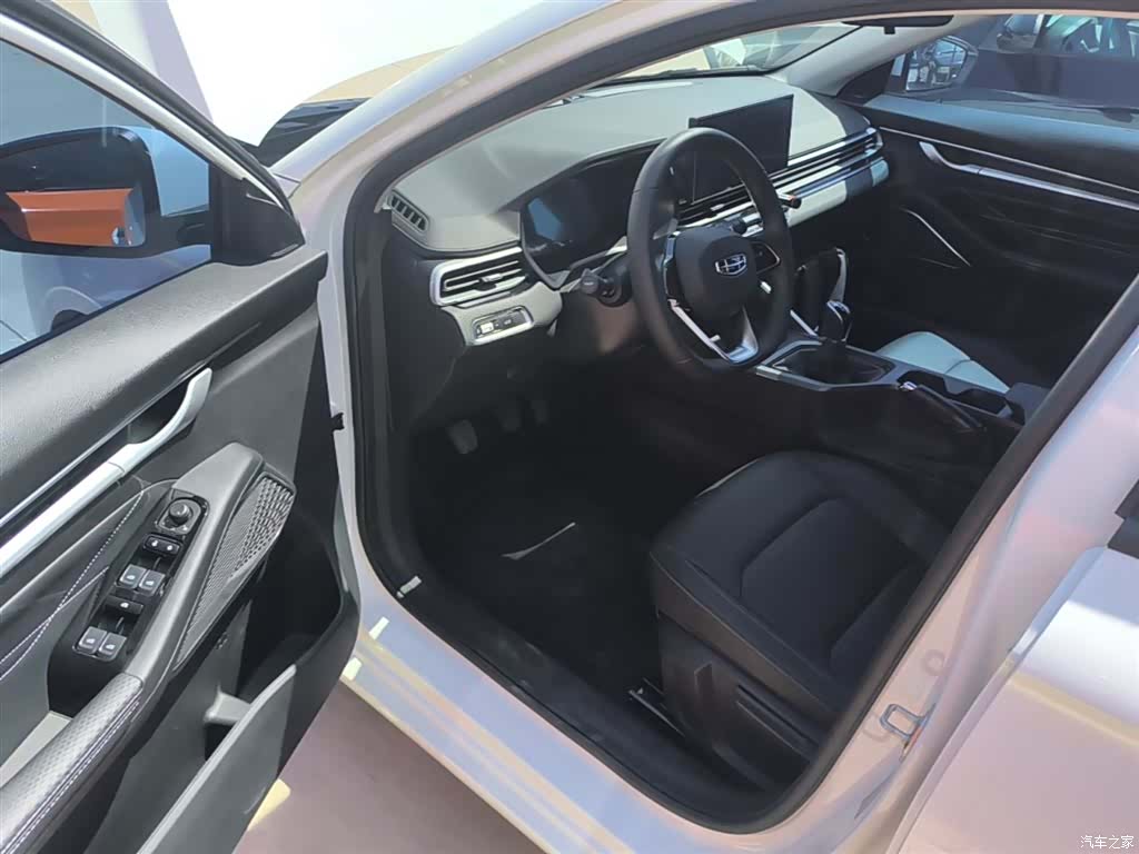 Geely Emgrand, 2023 12