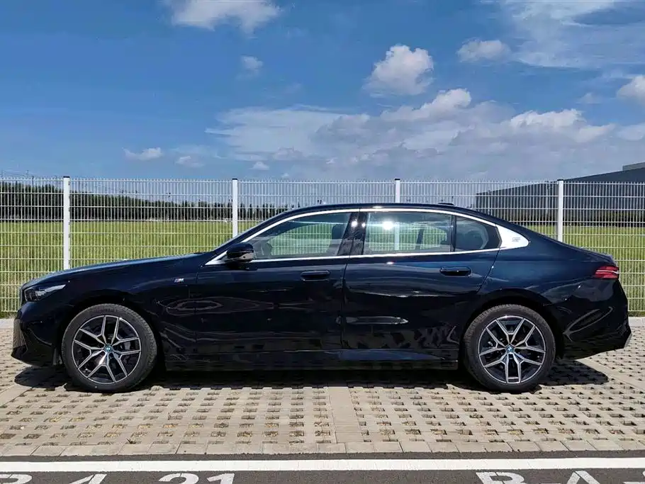 BMW i5