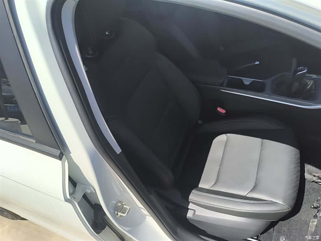 Geely Emgrand, 2023 20