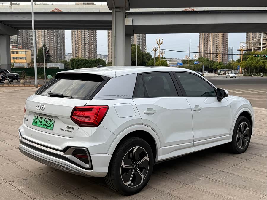 Audi Q2L e-tron 2022, фото 4