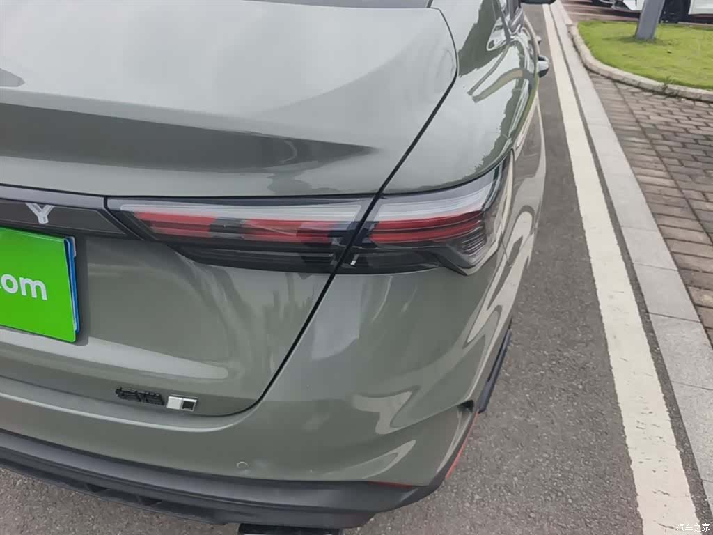 Geely Binray, 2022 8